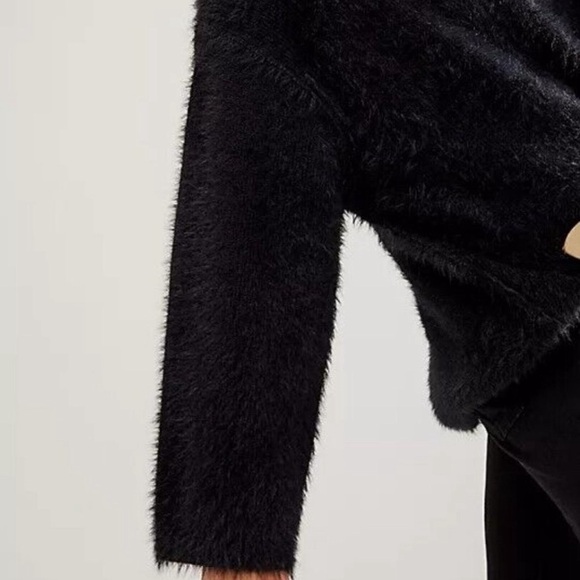 NWOT Free People, Harrison Bunny Crew Oversized Sweater in Black Size XS - Picture 4 of 11